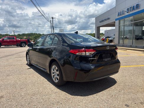 Used 2023 Toyota Corolla LE FWD image 3