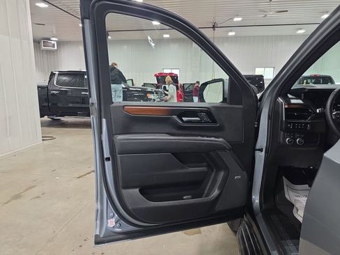 Used 2025 GMC Yukon XL Denali AWD/4WD image 21