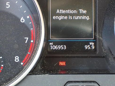 Used 2018 Volkswagen Tiguan SE w/ Panoramic Sunroof Package image 28