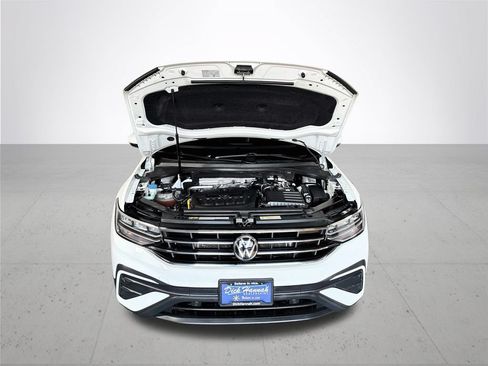 Certified 2022 Volkswagen Tiguan SE w/ Panoramic Sunroof Package AWD/4WD image 23