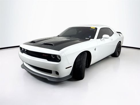 Used 2015 Dodge Challenger SRT Hellcat image 2