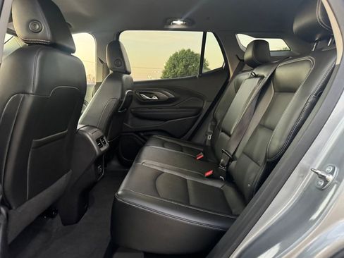 Used 2024 GMC Terrain SLT image 16