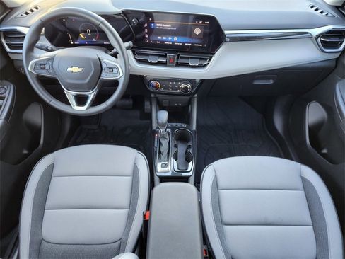 Used 2025 Chevrolet TrailBlazer LT w/ LT Cold Weather Package image 10