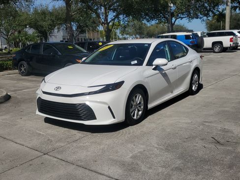 Certified 2025 Toyota Camry LE image 7