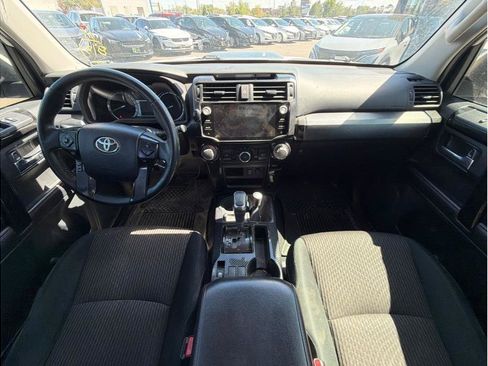 Used 2018 Toyota 4Runner TRD Off-Road AWD/4WD image 4
