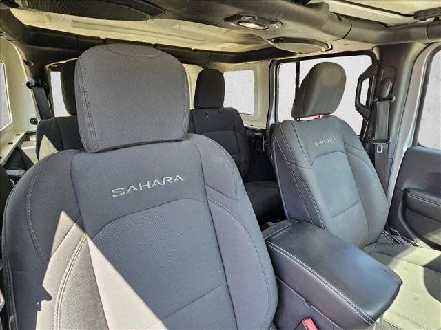 Used 2018 Jeep Wrangler Unlimited Sahara AWD/4WD image 11