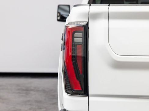 Used 2025 GMC Sierra 2500 AT4 w/ AT4 Premium Plus Package AWD/4WD image 19