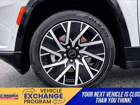 Used 2025 Jeep Wagoneer S Limited image 8