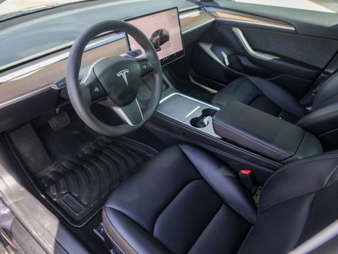 Used 2023 Tesla Model 3 Standard Range image 10