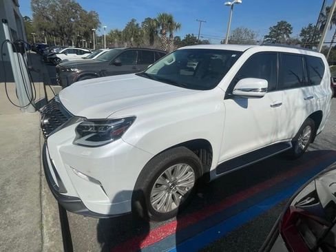 Used 2021 Lexus GX 460 Premium w/ Accessory Package image 3