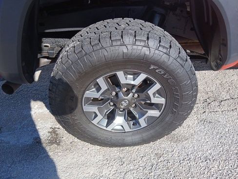 Used 2018 Toyota Tacoma TRD Off-Road image 13