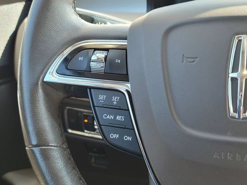 Used 2022 Lincoln Nautilus AWD w/ Premium Package image 13