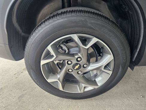 Used 2025 Chevrolet Trax LT w/ LT Convenience Package FWD image 10