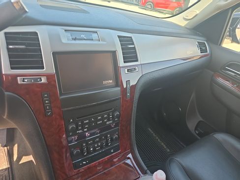 Used 2014 Cadillac Escalade ESV Premium image 6