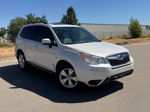Used 2015 Subaru Forester 2.5i Premium AWD/4WD image 5