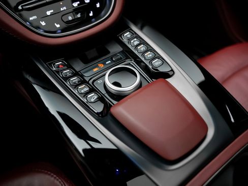 Used 2021 Aston Martin DBX image 52