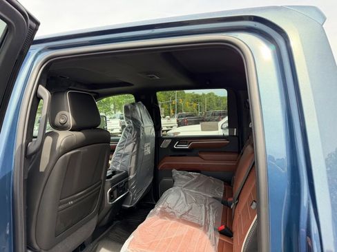 New 2026 GMC Sierra 3500 Denali Ultimate w/ LPO, Black Badging Package AWD/4WD image 10