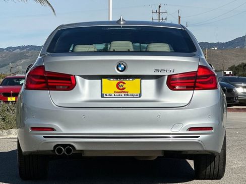Used 2016 BMW 328i Sedan w/ Technology Package image 4