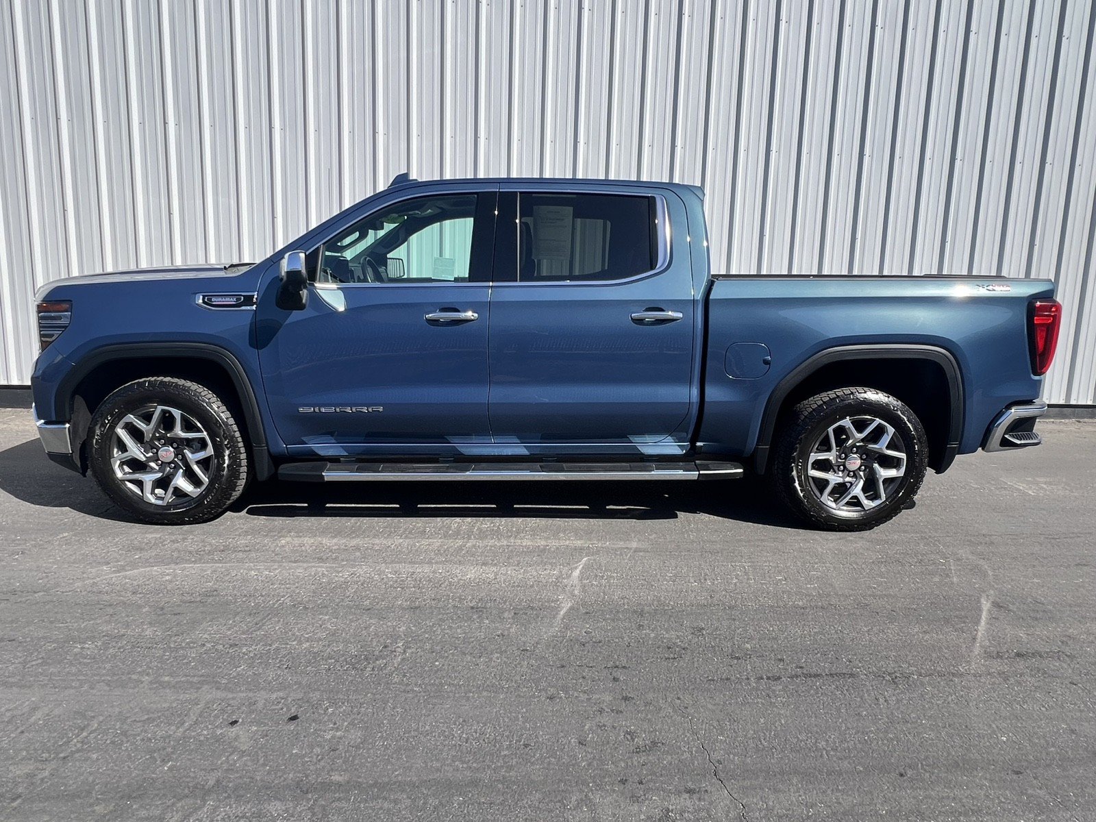 Used 2024 GMC Sierra 1500 SLT w/ SLT Premium Plus Package AWD/4WD image 3