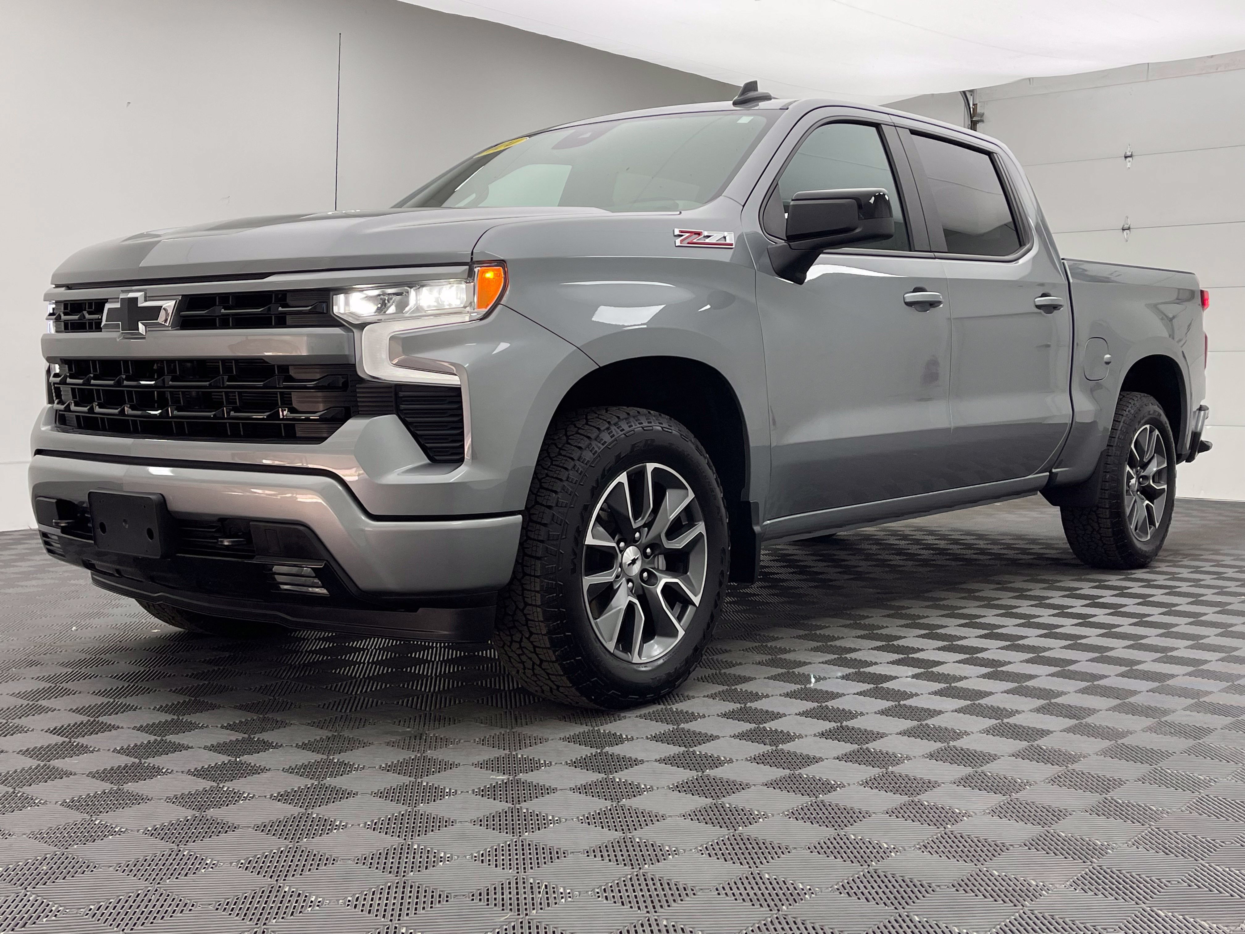 Used 2024 Chevrolet Silverado 1500 RST AWD/4WD image 2