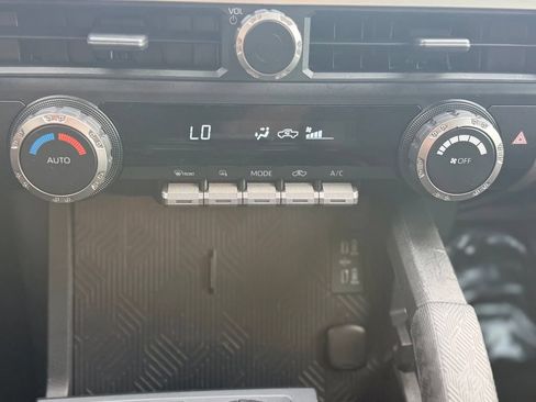Used 2024 Toyota Tacoma TRD Off-Road AWD/4WD image 32
