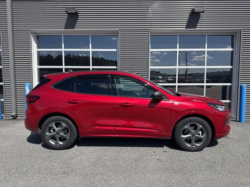 Used 2024 Ford Escape ST-Line w/ Tech Pack #1 FWD image 4