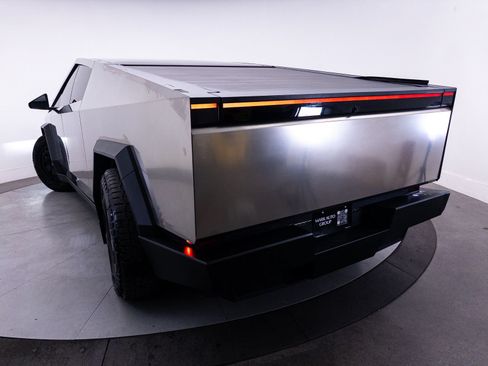 Used 2024 Tesla Cybertruck AWD Crew Cab image 10