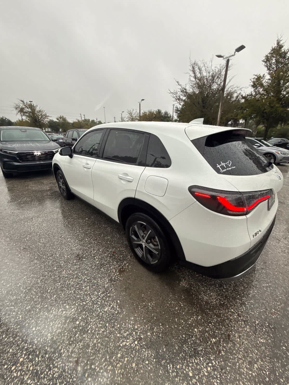 Used 2024 Honda HR-V EX-L image 3