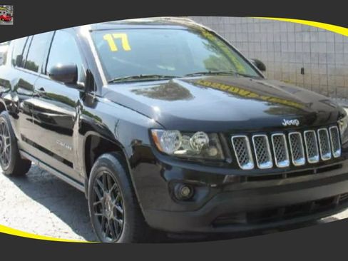 Used 2017 Jeep Compass Latitude FWD image 1