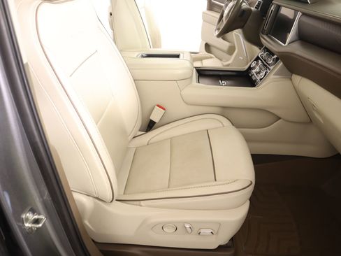 Used 2022 GMC Yukon XL Denali AWD/4WD image 14