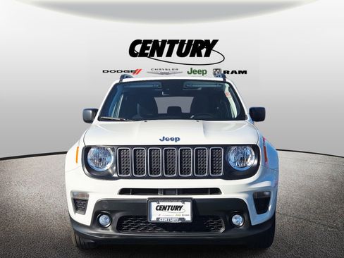 Used 2023 Jeep Renegade Latitude w/ Sun & Fun Group image 9