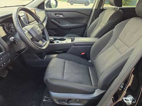 Used 2025 Nissan Rogue SV FWD image 16