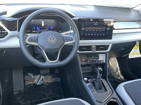 New 2026 Volkswagen Taos SE image 6