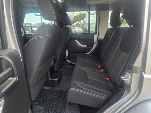 Used 2016 Jeep Wrangler Unlimited Sahara w/ Max Tow Package AWD/4WD image 13