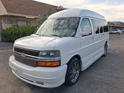 Used 2012 Chevrolet Express 1500 RWD image 2