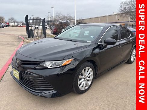 Used 2020 Toyota Camry LE image 1