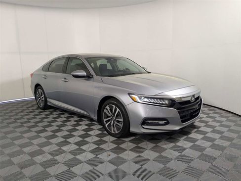 Used 2018 Honda Accord Touring image 3
