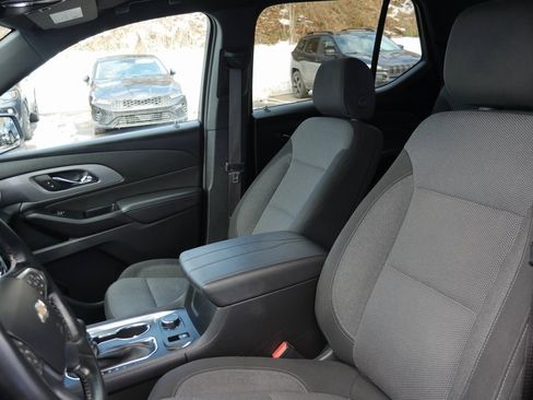 Used 2023 Chevrolet Traverse LT image 9