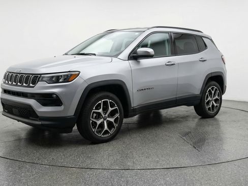 Used 2025 Jeep Compass Limited image 3