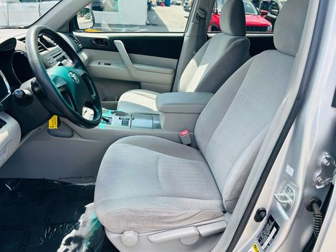 Used 2012 Toyota Highlander FWD image 16