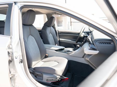 Used 2020 Toyota Camry LE image 13