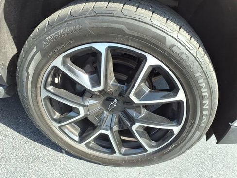 Used 2021 Chevrolet Suburban RST AWD/4WD image 7