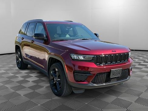Used 2024 Jeep Grand Cherokee Altitude AWD/4WD image 7
