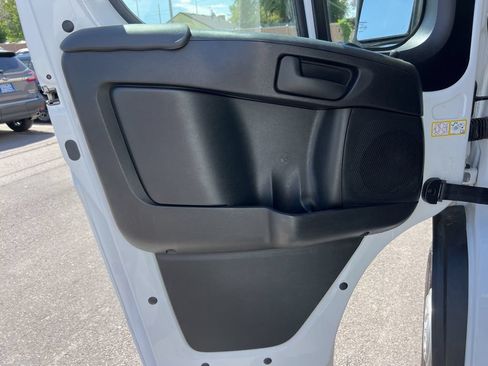 Used 2025 RAM ProMaster 2500 w/ Convenience Group FWD image 9