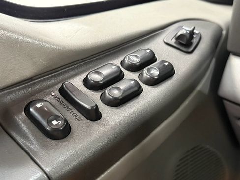 Used 2003 Ford Excursion XLT AWD/4WD image 25