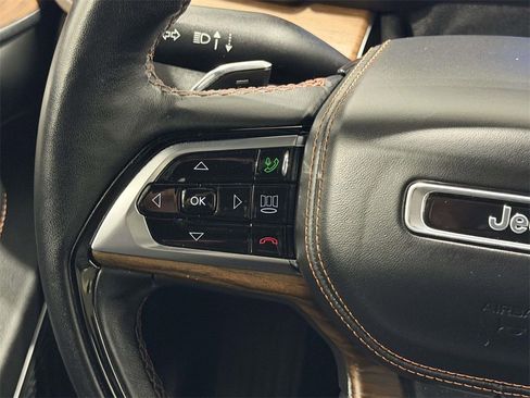 Certified 2022 Jeep Grand Cherokee Summit w/ Luxury Tech Group V image 19