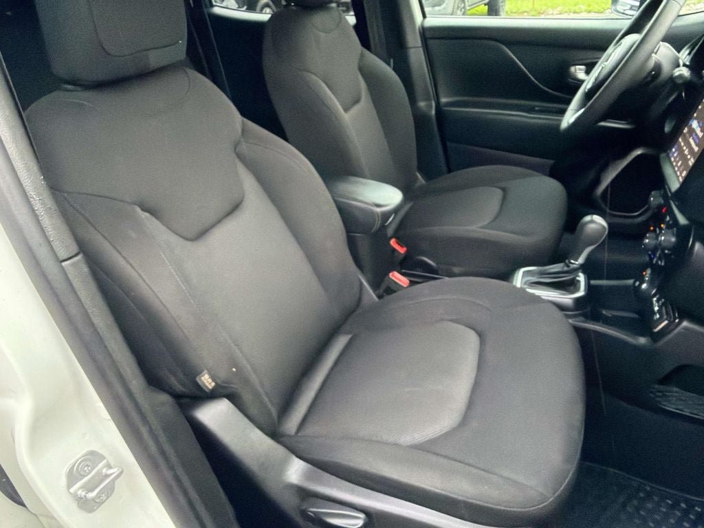 Used 2023 Jeep Renegade Latitude AWD/4WD image 26