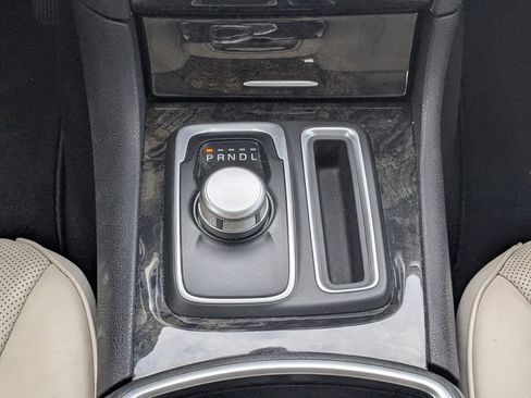 Used 2019 Chrysler 300 Limited image 19