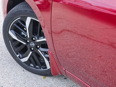 Used 2025 Nissan Versa SR w/ Trunk Package image 18