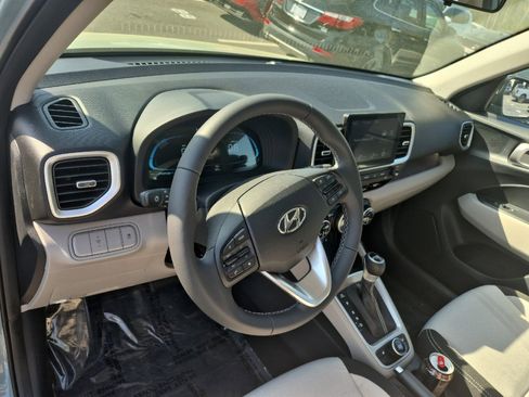 New 2026 Hyundai Venue SEL image 18